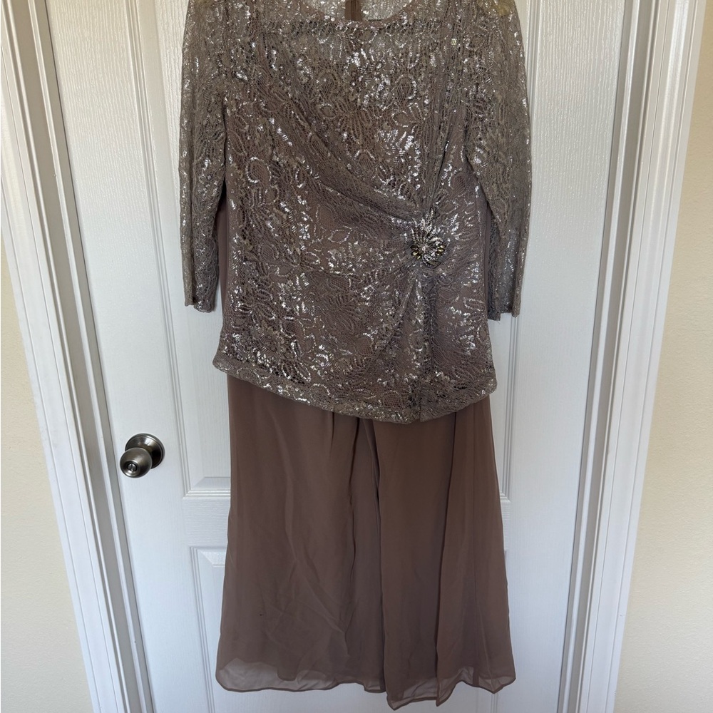 Elegant Lace Top and Skirt Set